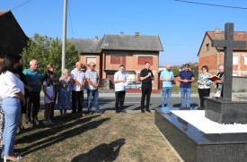 Blagoslov križa u pleterničkoj ulici Matije Gubca u prigodi Devetnica Gospi od Suza