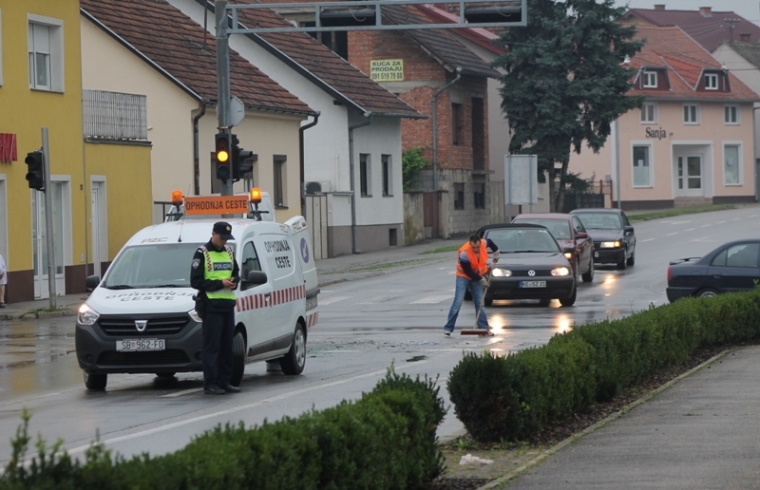 Proletio kroz crveno i zabio se u "Twinga"
