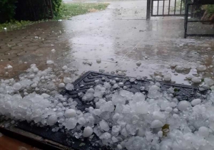 Požeština nakon velikog nevremena zbraja štete na objektima, automobilima, poljoprivrednim površinama