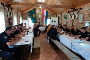 U sklopu preventivnog projekta „Siguran lov“ održano predavanje za policijske službenike