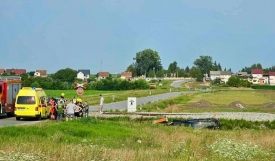 Nalet vlaka na osobno vozilo, dvije osobe ozlijeđene