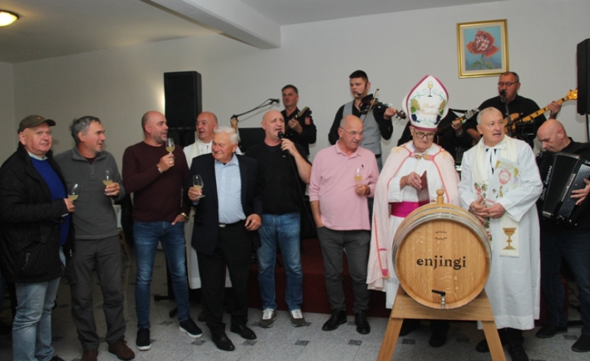 Tradicionalna proslava Martinja kod Ive Enjingija uz krštenje mošta, vinskog kardinala i tamburaše uvijek je prava vinska fešta uz novitete u vinima
