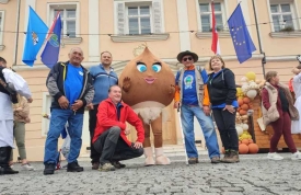 Planinari HPD &quot;Sokolovac&quot; Požega pohodili 27. &quot;Kestenijadu&quot; u Hrvatskoj Kostajnici na prve pečene kestene