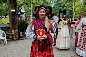 Članica Folklornog ansambla Požega Ana Borevac osvojila 2. mjesto za Najbolje nošeno narodno ruho na Đakovačkim vezovima 2024.