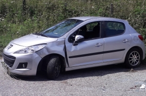 Pijan sa 1,83 promila zaspao za volanom &quot;Peugeota&quot; pa sletio s kolnika