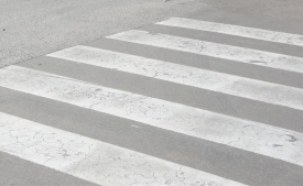 Dvije prometne nesreće u Požegi u Matice Hrvatske teško ozlijeđena pješakinja na pješačkom te Pavla Radića biciklistica koja je pala na kolnik