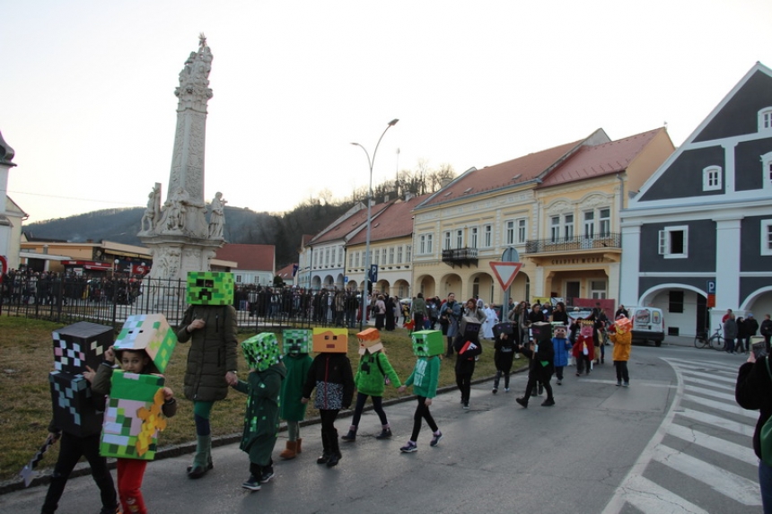 Najavljene "Požeške maškare" za nedjelju 11. veljače - Trg sv. Trojstva bez prometa za vrijeme maškarane povorke