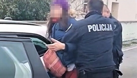 53-godišnjakinja u Požegi lupala po ulaznim vratima a vrijeđala i policajce u postupanju - uhićena je i privedena na sud pa dobila 8 dana zatvora