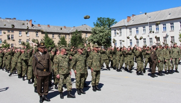 Prisegu dalo 385 ročnika