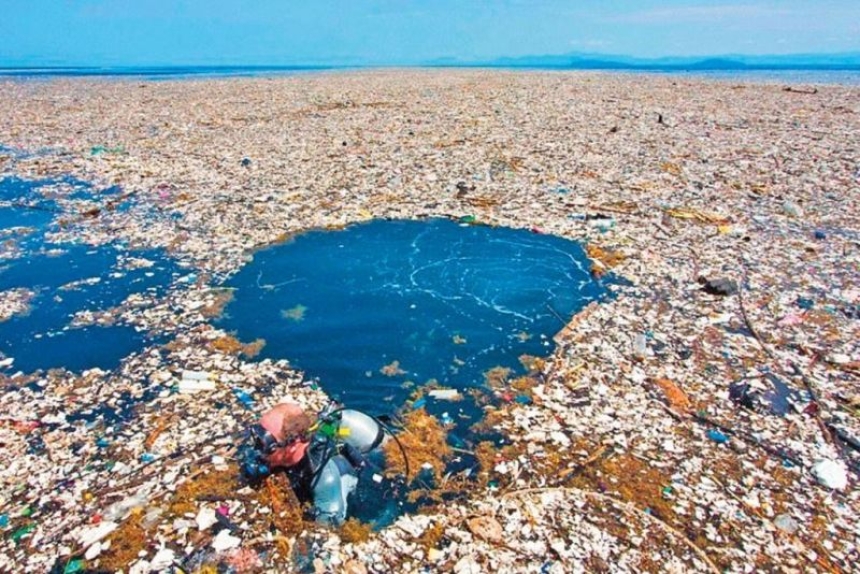 Svake godine u oceanu završi količina plastike kojom se može napuniti 50 tisuća olimpijskih bazena