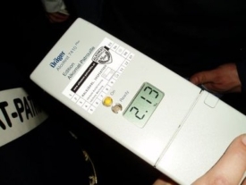 Noćas u Požegi na Trgu Svetog Trojstva 28-godišnjak vozio pod utjecajem alkohola od 2,13 promila - dobio smještaj u policijskoj postaji