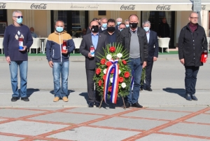 Obilježena 26. obljetnica Vojno-redarstvene akcije „Bljesak“ polaganjem vijenaca i svijeća na Trgu 123. brigade HV