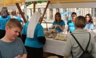 Na humanitarnom sajmu Marijinih obroka Kanižlićevci prikupili sredstva za školski obrok za 320 afričkih učenika